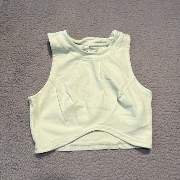 Lululemon Light Green Sleeveless Crop Top size 8 - Picture 2 of 4